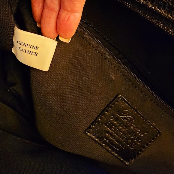 Leather Travel Bag - Picture 9 of 12